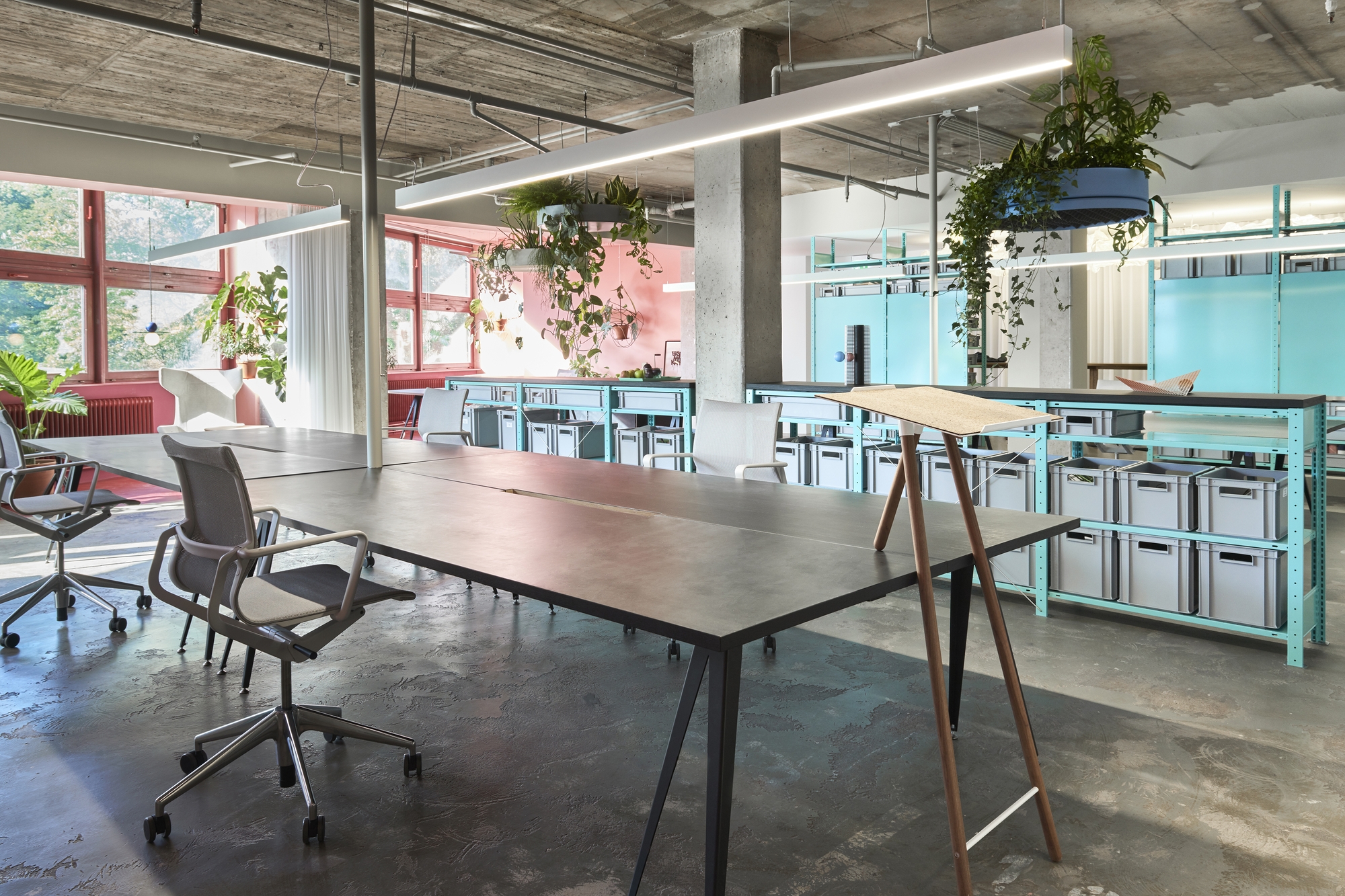 the distinctive appearance of concrete furniture in industrial workplaces