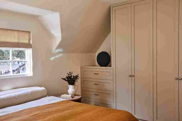 How to arrange furniture in a small apartment living room?
