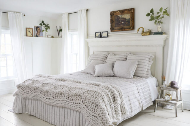 1. Selecting the Perfect Bed Frame When Mixing White and Wood Furniture in Bedroom