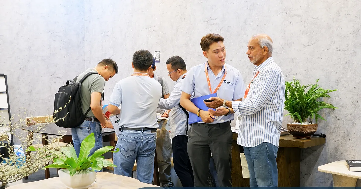 International buyers meeting the Q-Furniture team